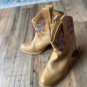 Very Volatile floral cowgirl boot